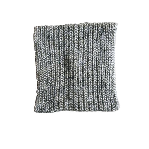 Infiniti Scarf Neck Circle Chunky Knit Gray One Size EUC - Picture 3 of 5